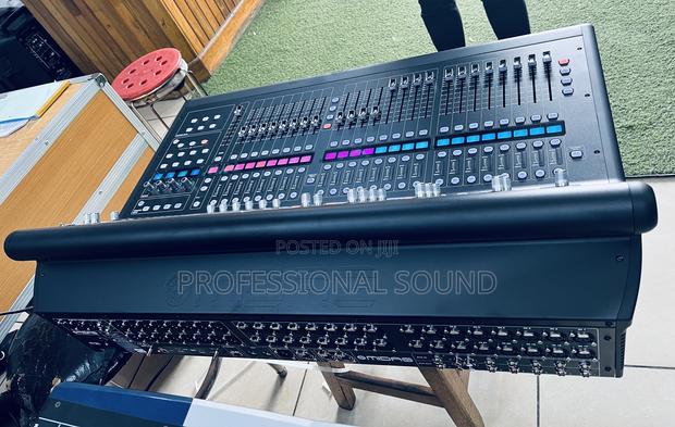Midas 32 Digital Live Mixer · Photo 2
