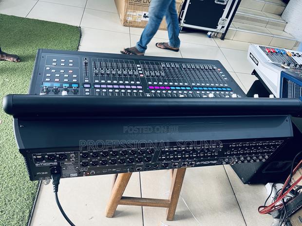 Midas 32 Digital Live Mixer · Photo 3