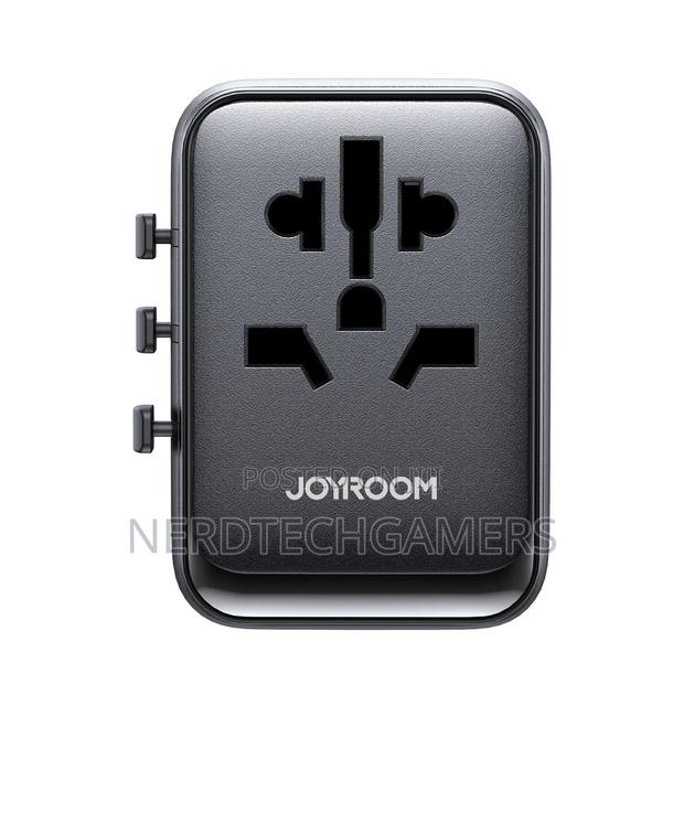 Joyroom Jr-Tcw01 17w Universal Travel Adapter · Photo 3