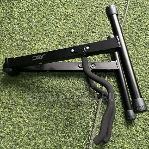 Guitar Stand · Photo 3
