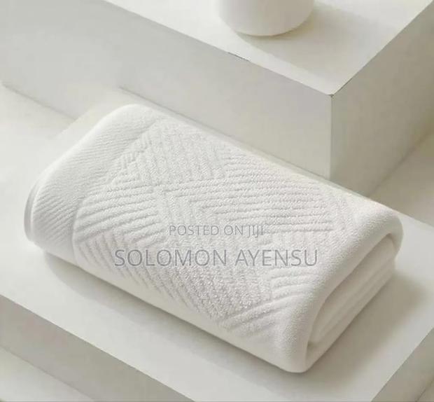 White Cotton Towels Available in 2 Different Sizes · Photo 2