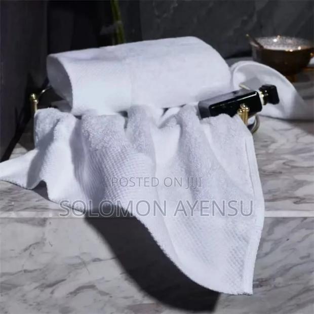 White Cotton Towels Available in 2 Different Sizes · Photo 3