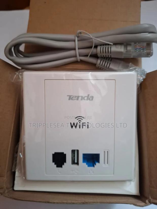Tenda W6 Wi-Fi Socket · Photo 1