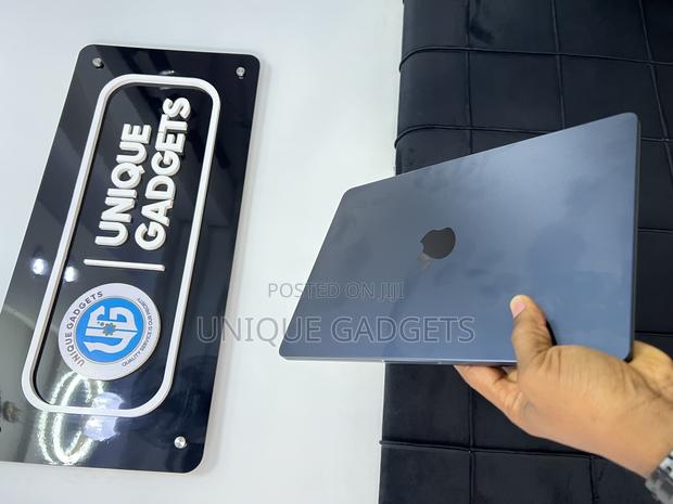 Laptop Apple MacBook Air 2024 M3 8GB Apple M3 SSD 256GB · Photo 1