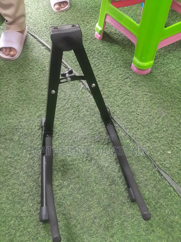Portable Guitar Stand · Photo 1