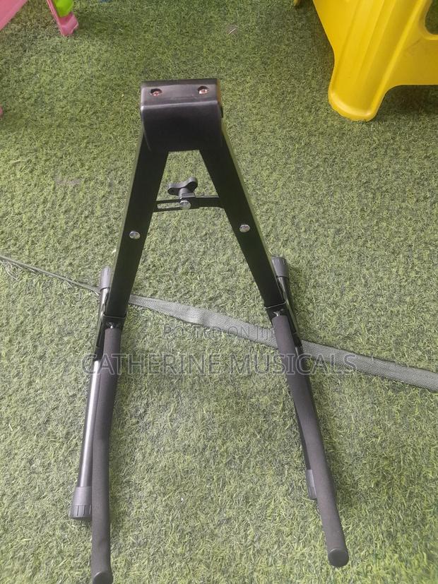 Portable Guitar Stand · Photo 2