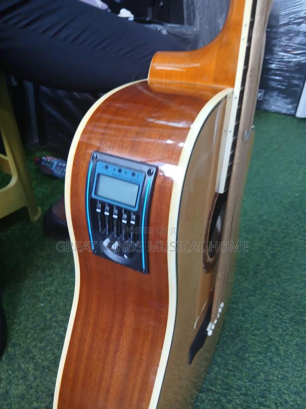 Gibson Semi Acoustic Guitar · Photo 5