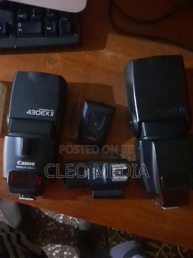 Canon 430ex Ii Speedlite + Yongnou 560iv Manual Flash + Trigger · Photo 3