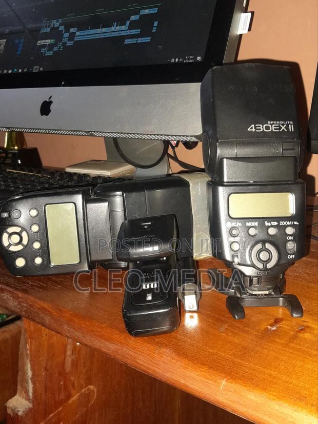 Canon 430ex Ii Speedlite + Yongnou 560iv Manual Flash + Trigger · Photo 1