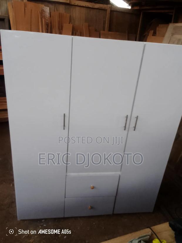 Wardrobe 2 Middle Drawers · Photo 1