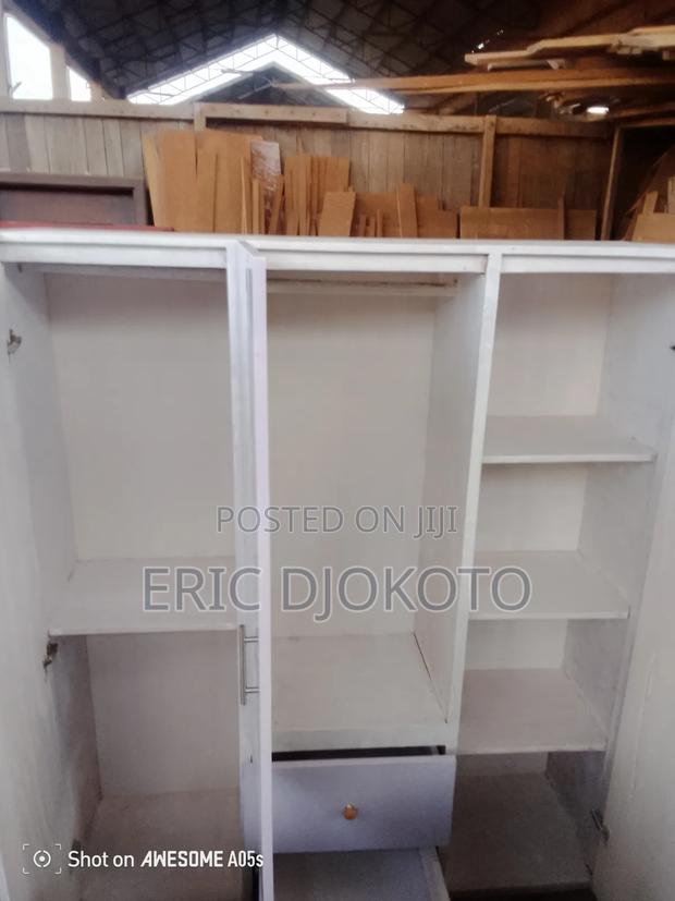 Wardrobe 2 Middle Drawers · Photo 2