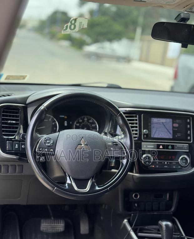 Mitsubishi Outlander 2019 Gray · Photo 5