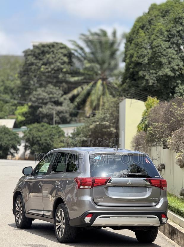 Mitsubishi Outlander 2019 Gray · Photo 7