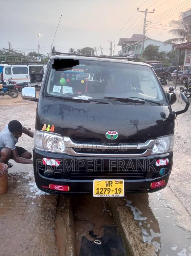 Toyota HiAce 2013 Black · Photo 1