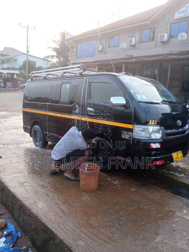 Toyota HiAce 2013 Black · Photo 5