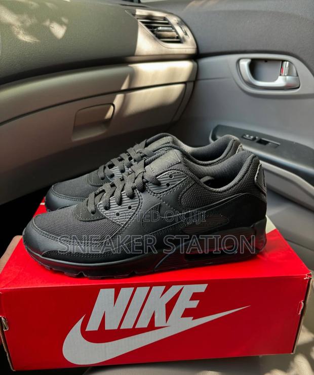 Nike Air Max 90 Triple Black · Photo 1