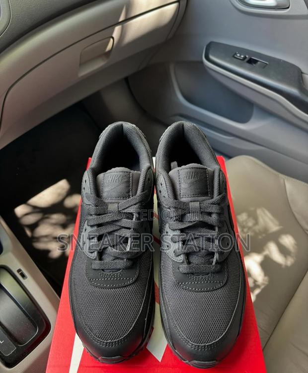 Nike Air Max 90 Triple Black · Photo 2