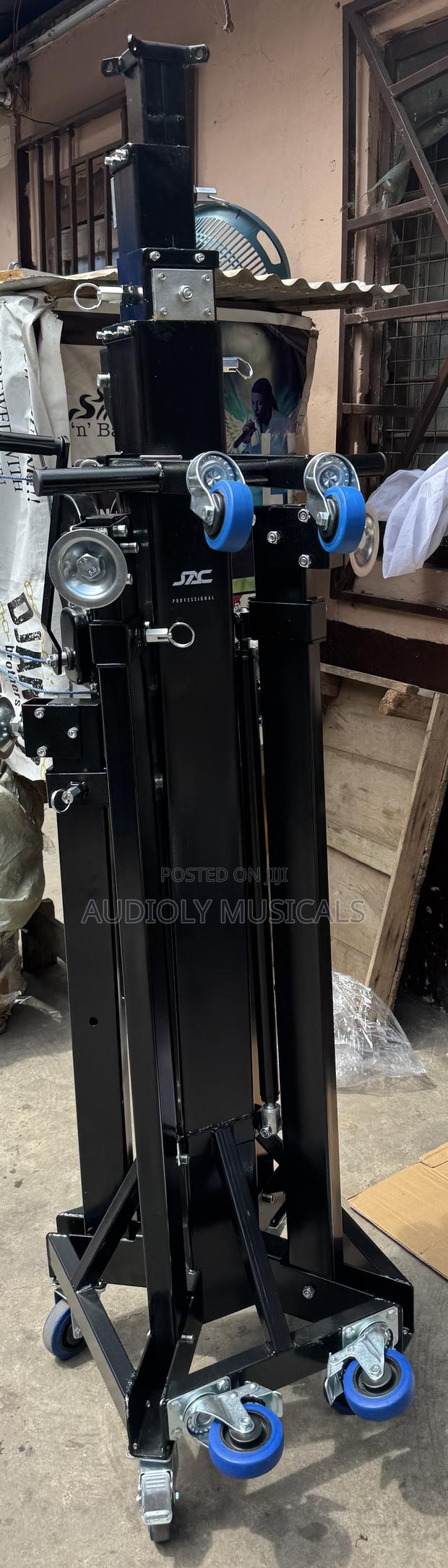 Line Arrays-Hungering Bar · Photo 3