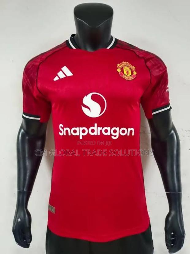 2025/2026 Manchester United Home Jersey · Photo 1