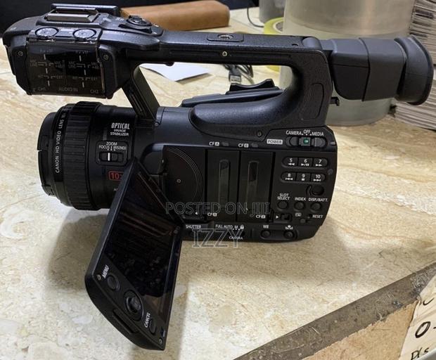 Canon Xf100 Camcorder · Photo 2