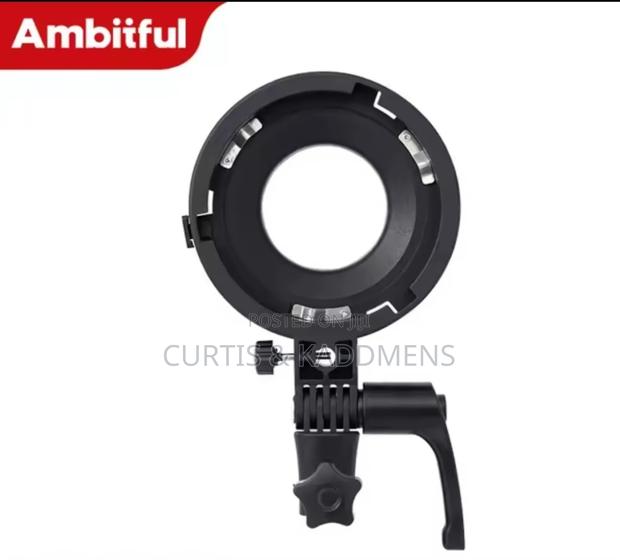 Universal Mini Mount to Bowens Mount Adapter · Photo 1
