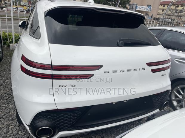 Genesis GV70 2022 White · Photo 2