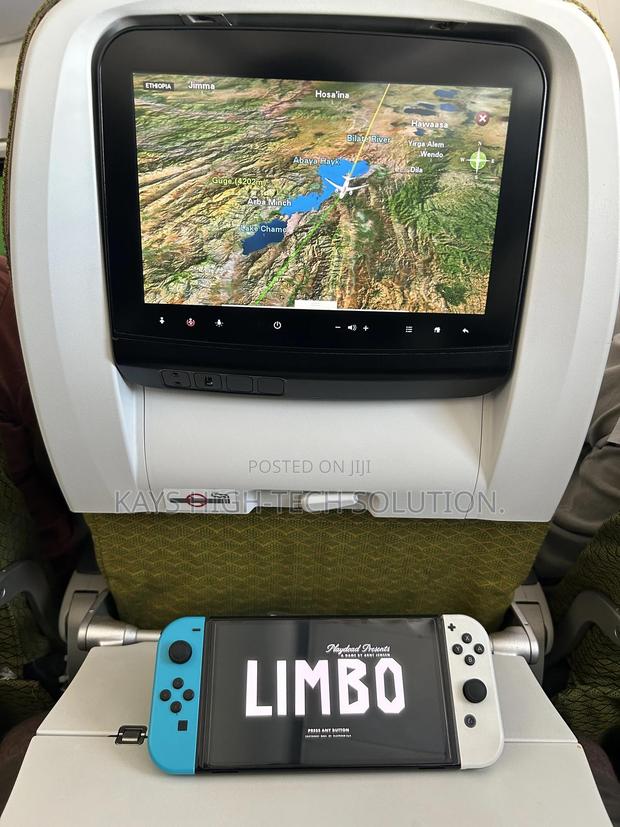 Nintendo Switch Oled With 10 Games Available · Photo 2