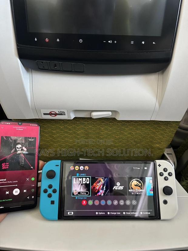 Nintendo Switch Oled With 10 Games Available · Photo 3