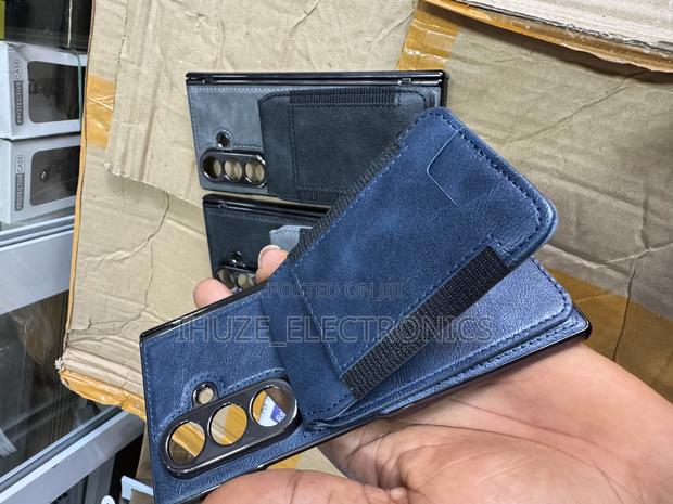 Galaxy Fold7 Premium Magsafe Cover With Card Holder · Photo 6