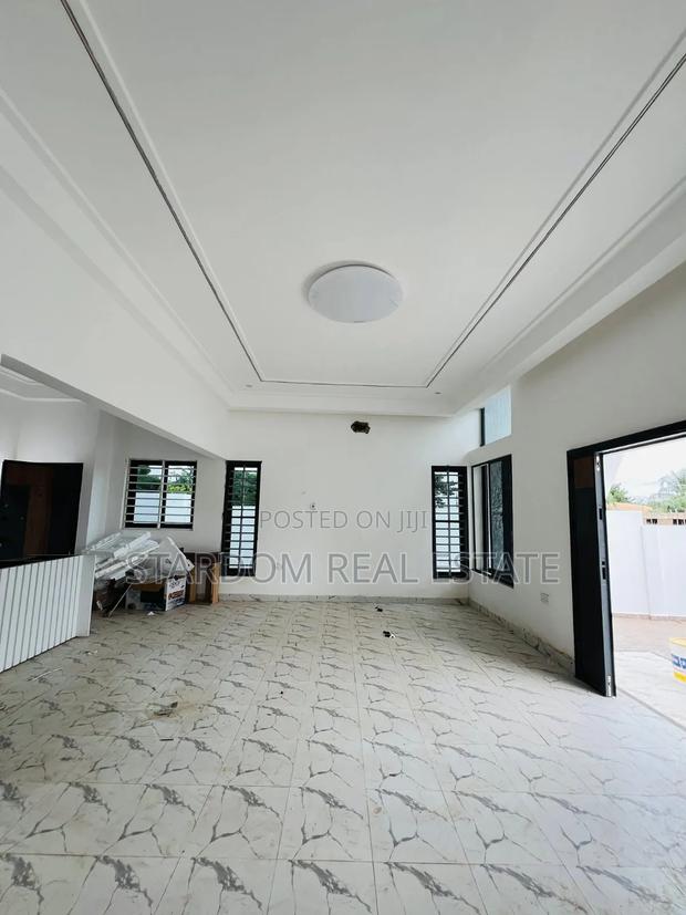 3bdrm Duplex in Agbogba, North Legon for sale · Photo 7