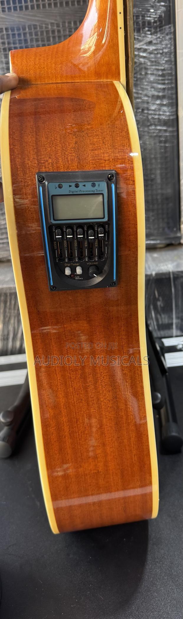 Gibson Semi Acoustic Guitar · Photo 3
