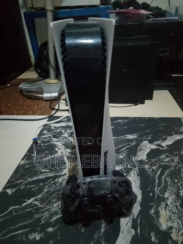 Ps5 With 5 Games FC27 + Other Games+1 Pad · Photo 2
