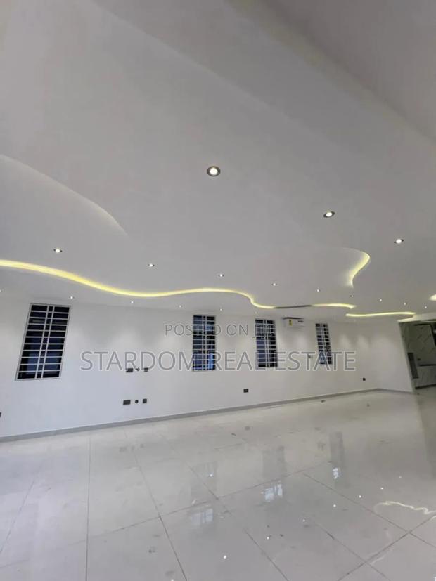 5bdrm Duplex in Ashaley Botwe for sale · Photo 5