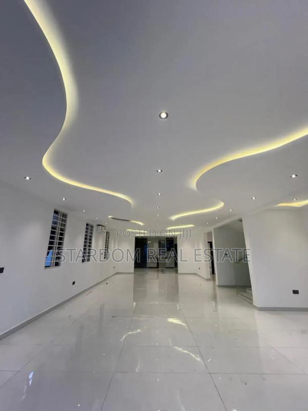 5bdrm Duplex in Ashaley Botwe for sale · Photo 6