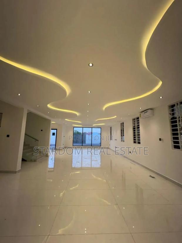 5bdrm Duplex in Ashaley Botwe for sale · Photo 7