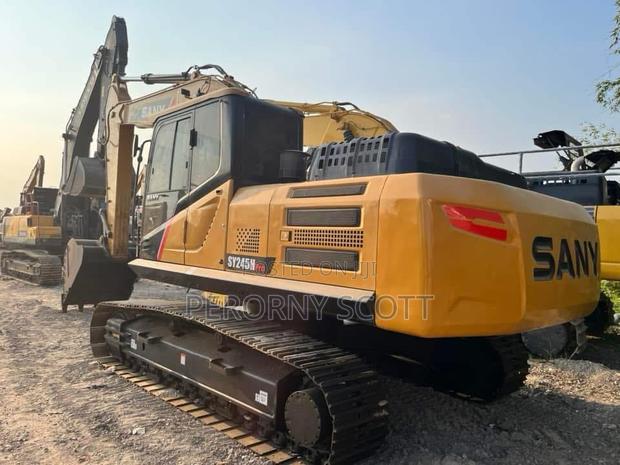 Excavator for Rent Any Location · Photo 2