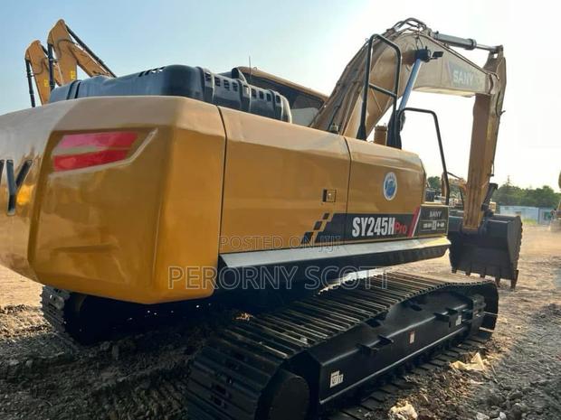 Excavator for Rent Any Location · Photo 4