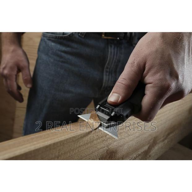 Toughbuilt Scraper and Utility Knife Comes With 5 Spare Blades · Photo 2