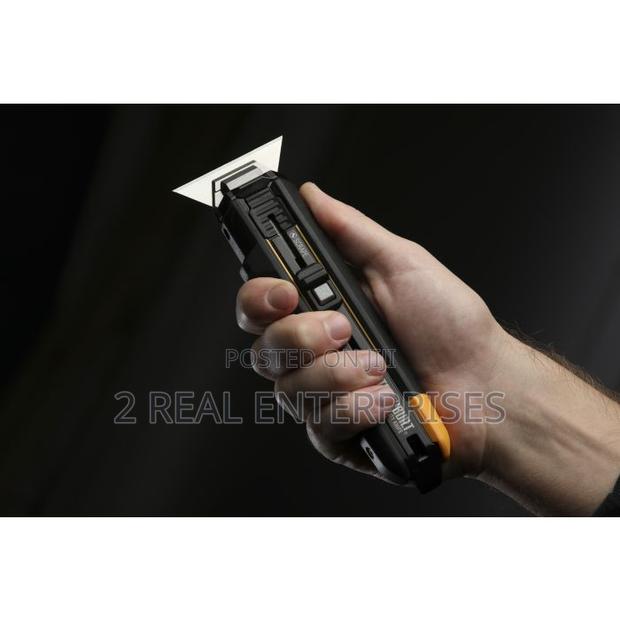 Toughbuilt Scraper and Utility Knife Comes With 5 Spare Blades · Photo 5