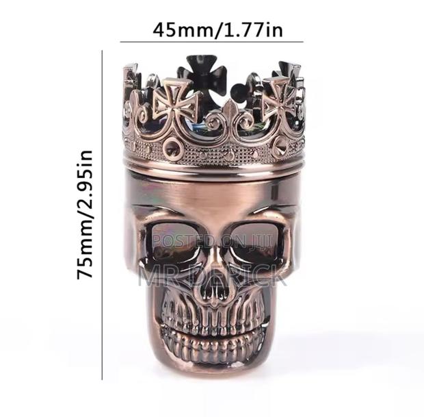 Plastic 3 Layers Classic King Skull Dry Herb Grinder or Crusher · Photo 4