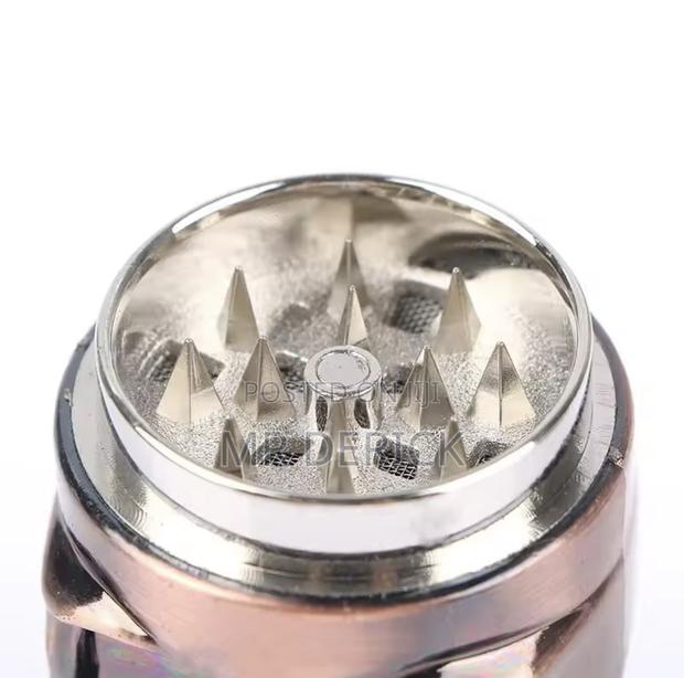 Plastic 3 Layers Classic King Skull Dry Herb Grinder or Crusher · Photo 7