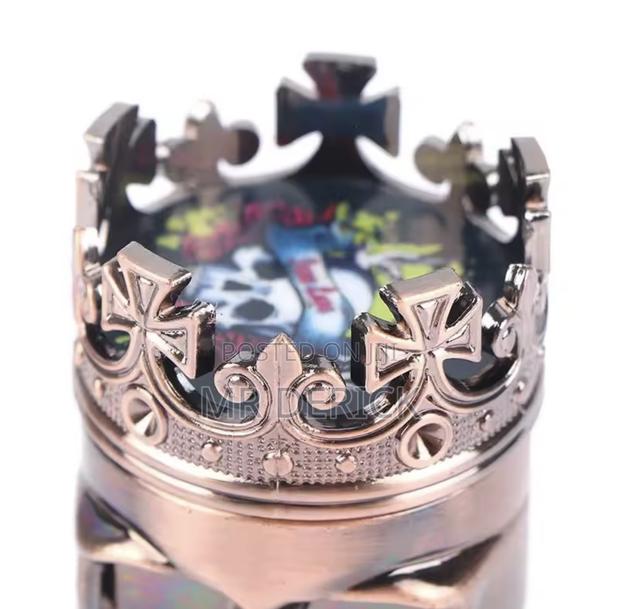 Plastic 3 Layers Classic King Skull Dry Herb Grinder or Crusher · Photo 6