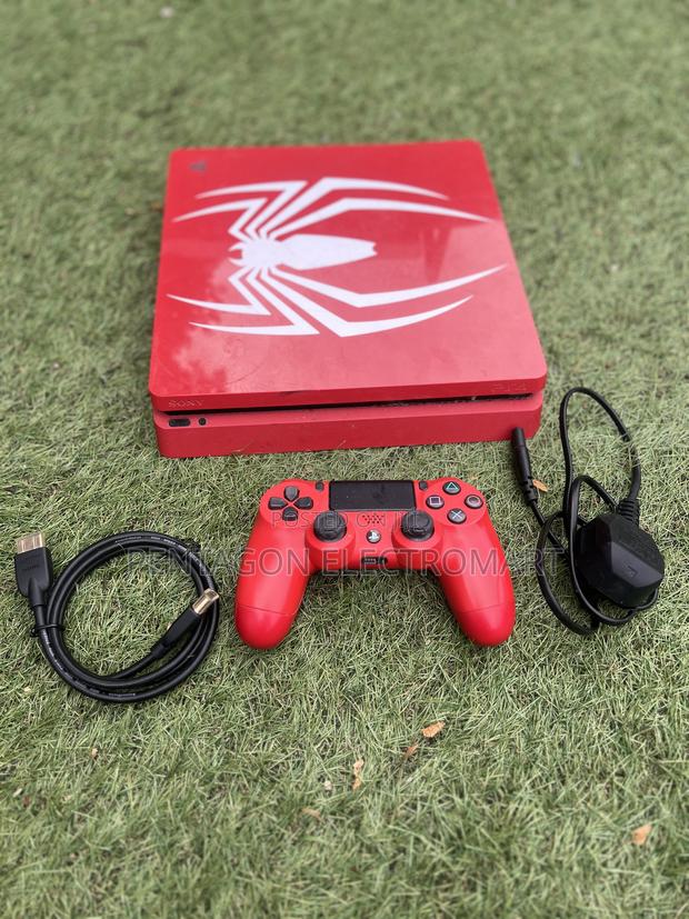 Playstation 4 Slim · Photo 5