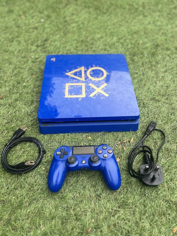 Playstation 4 Slim · Photo 3