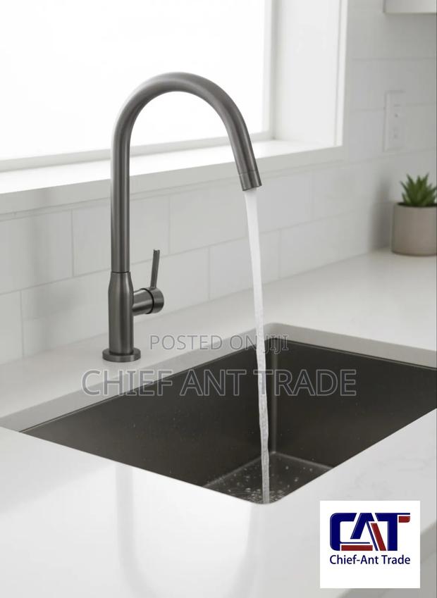 Twist Kitchen Faucet Tap · Photo 1