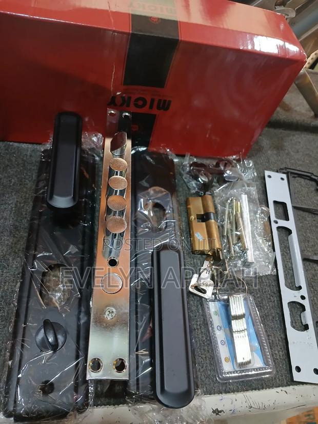 Black China Lock With Four Pins · Photo 3