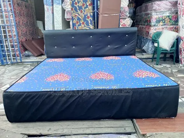 Impressive King Size Bed( Inbuilt Foam) · Photo 1