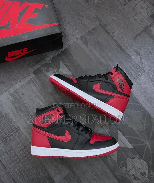 Air Jordan Retro 1 Bred Available · Photo 1