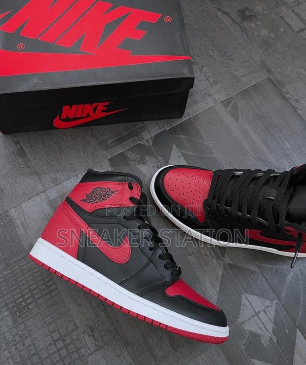 Air Jordan Retro 1 Bred Available · Photo 2