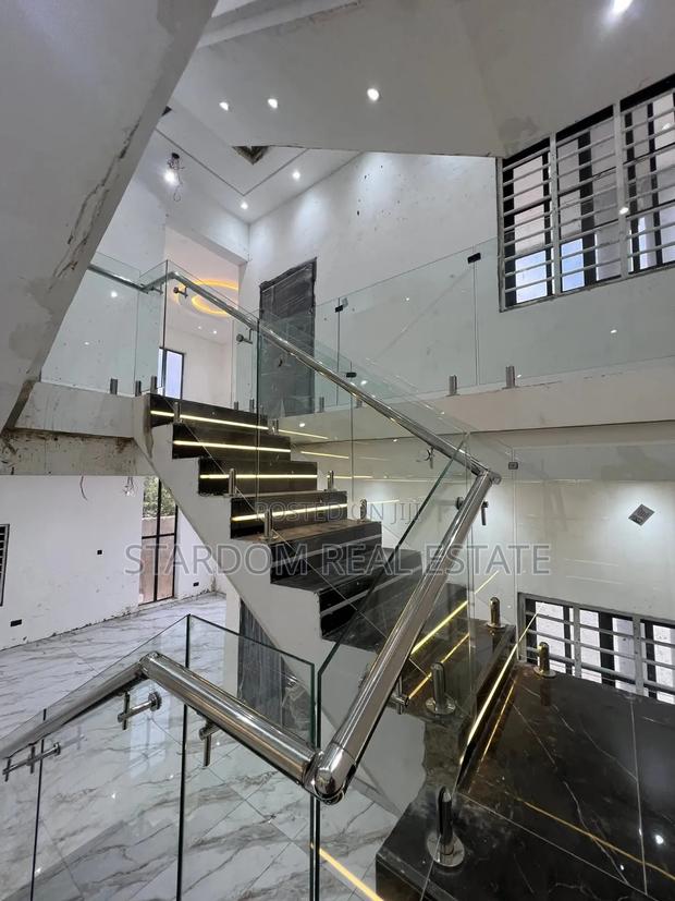 4bdrm Duplex in Ashaley Botwe for sale · Photo 6
